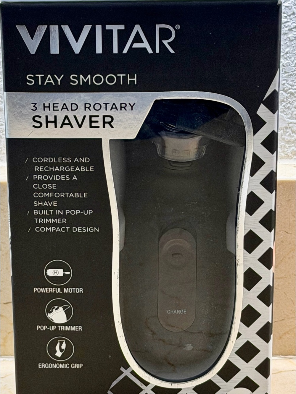 Vivitar Stay Smooth 3 Head Rotary Shaver Black Cordless Rechargeable PG-V002 NIB